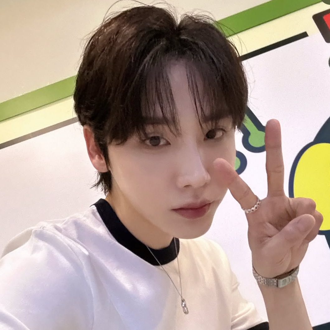 A moment captured by Jeon Woong (AB6IX)'s fan