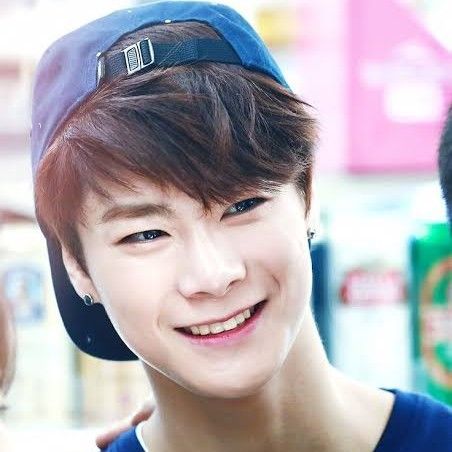 Latest photo of Moonbin (ASTRO)
