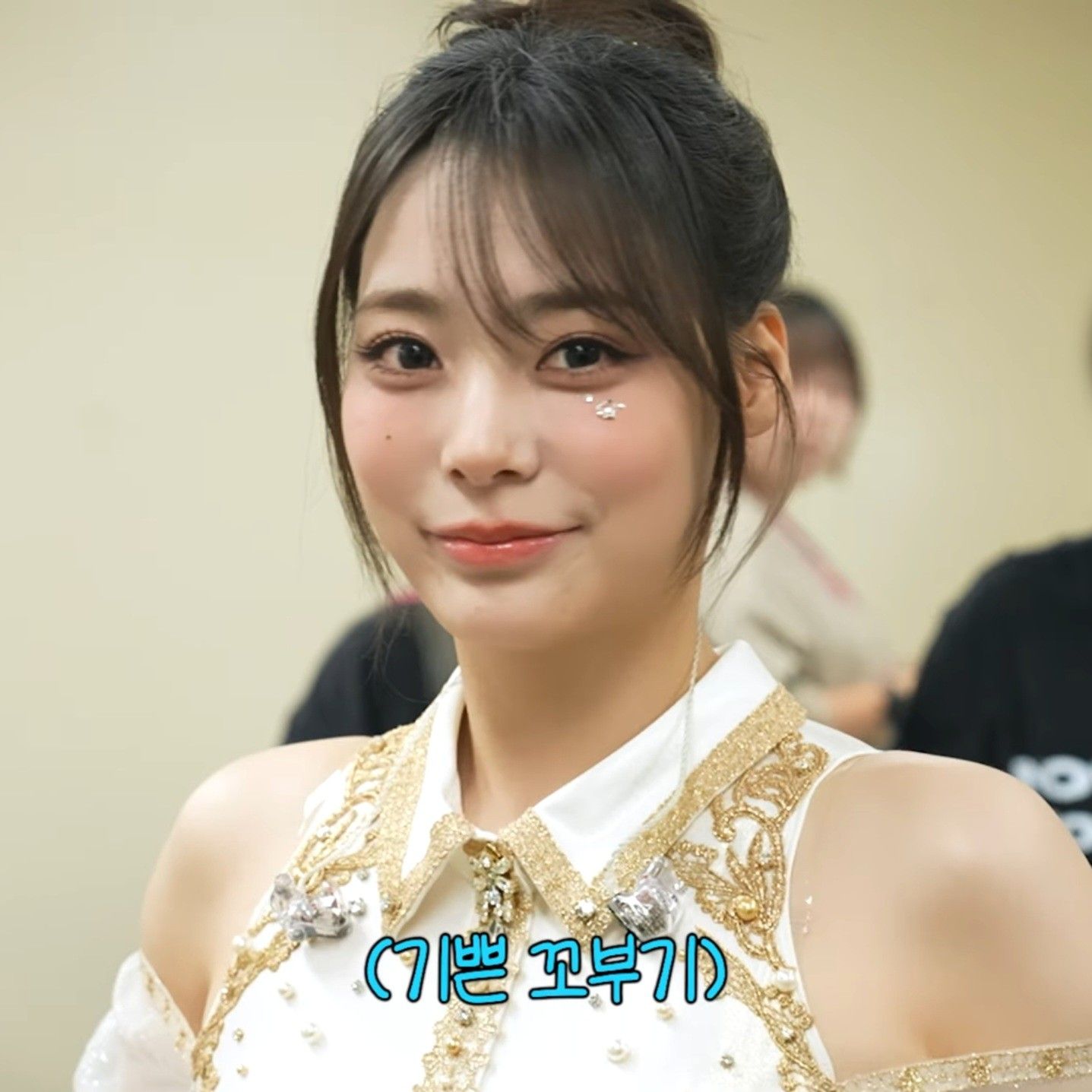 A moment captured by QWER's fan