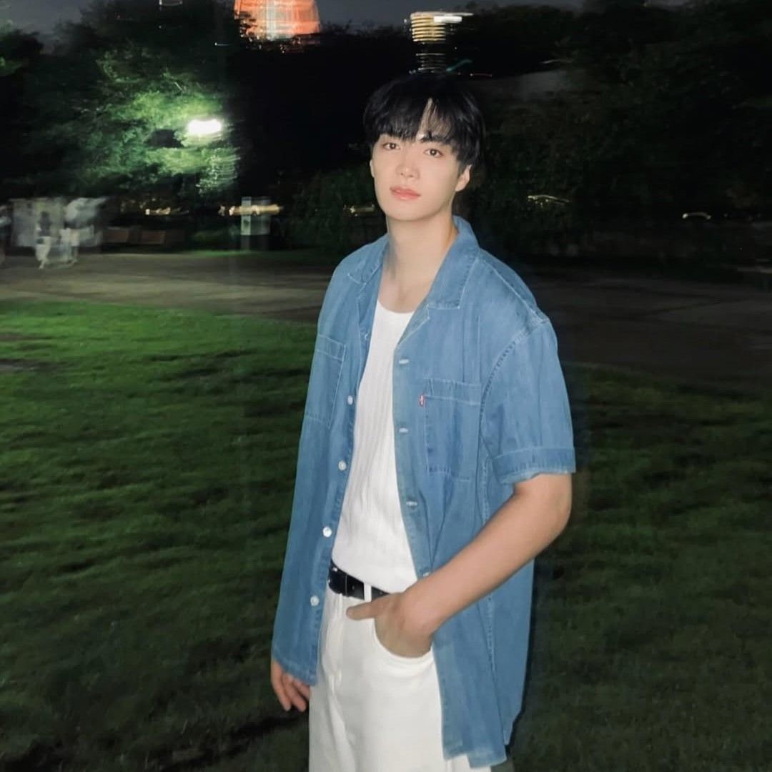 A moment captured by Kim Jonghyeon's fan