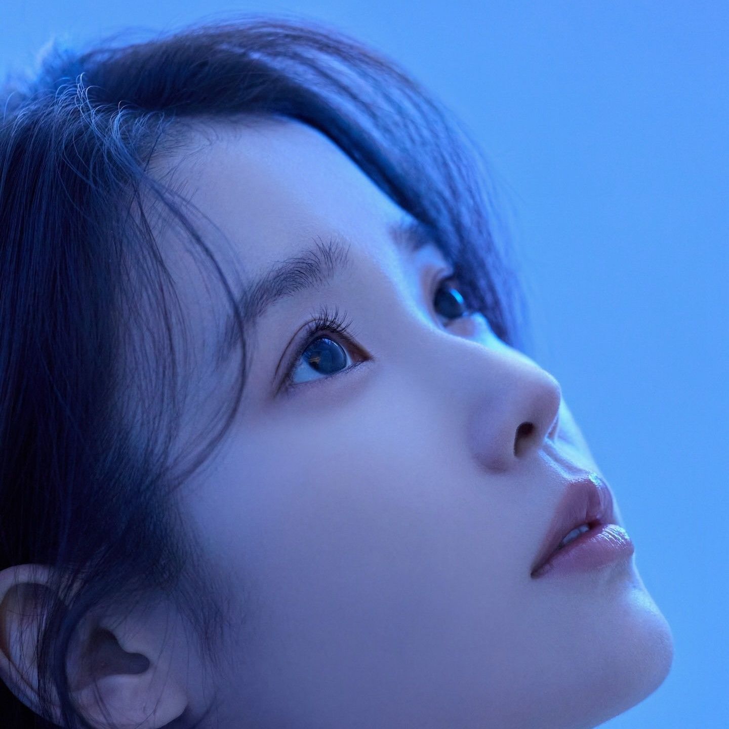 Behind-the-scenes cut of IU