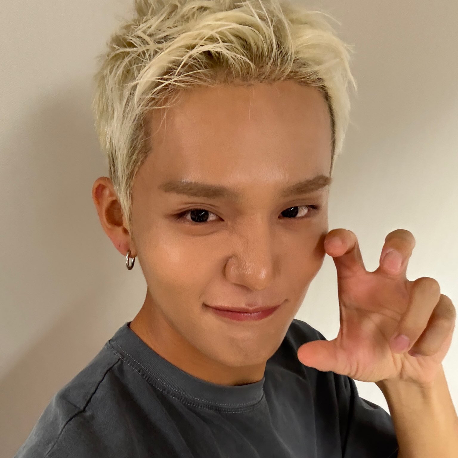 Behind-the-scenes cut of Seunghun (B.D.U)