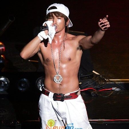 A moment captured by Lee Minwoo (SHINHWA)'s fan