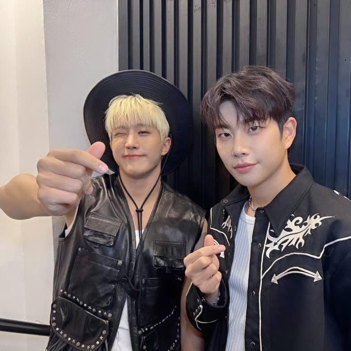 A moment captured by MJ (ASTRO)'s fan