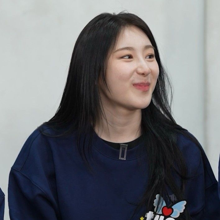 A moment captured by Lee Chaeyeon's fan