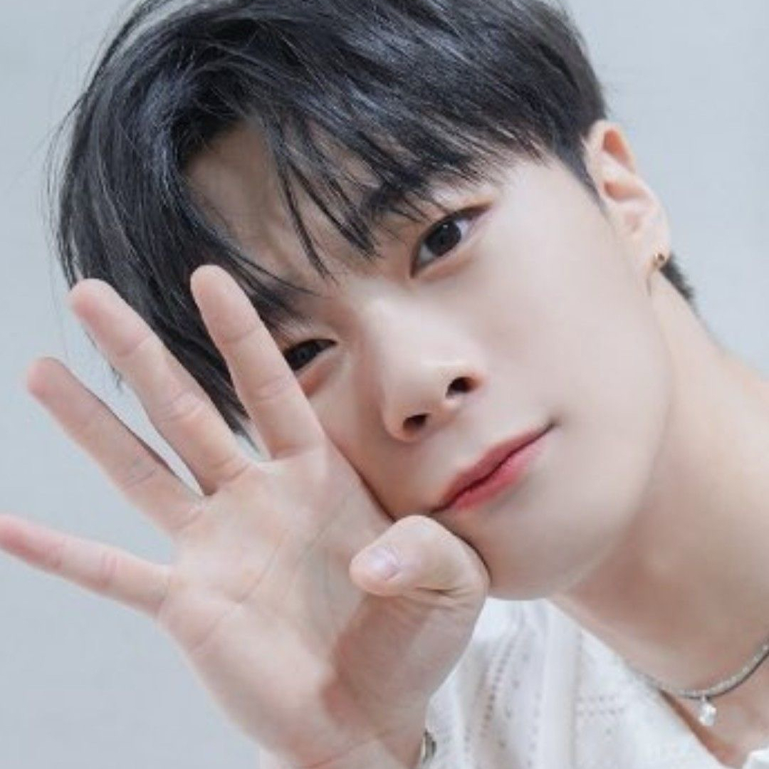 Latest photo of Moonbin (ASTRO)