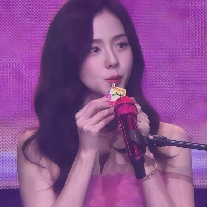 Latest photo of Jisoo (BLACKPINK)
