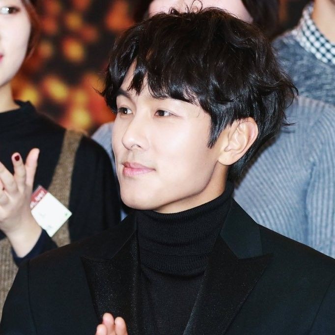 Latest photo of Kim Dongwan (SHINHWA)