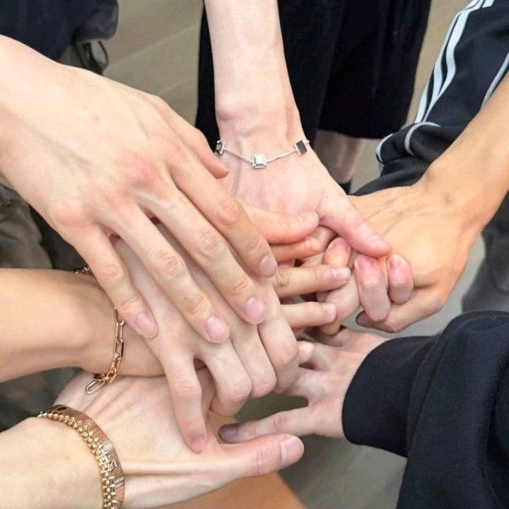 Behind-the-scenes cut of Stray Kids