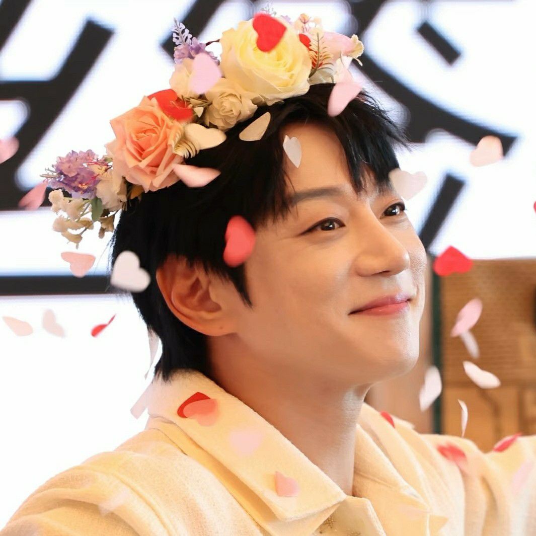 Recent activity shot of Hwang Chiyeol