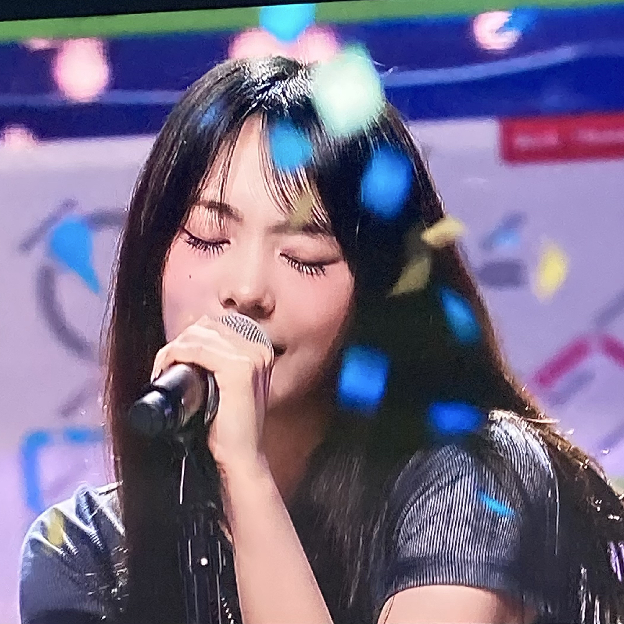 Recent activity shot of Siyeon (QWER)