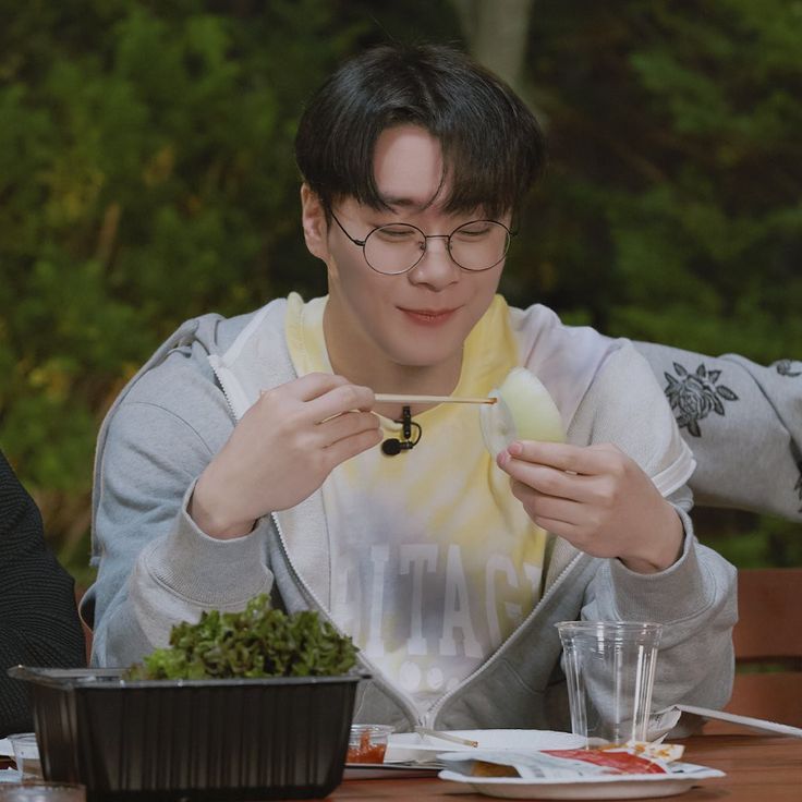A moment captured by Moonbin (ASTRO)'s fan