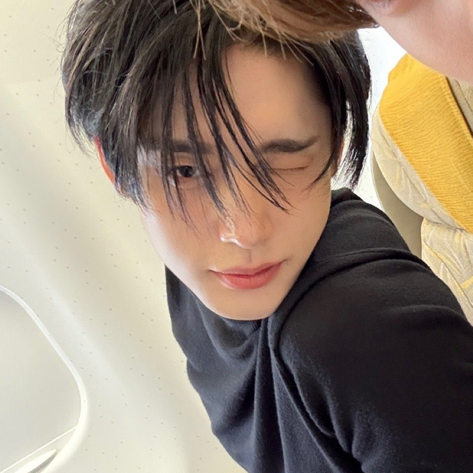 Behind-the-scenes cut of Kim Jiwoong (ZEROBASEONE)