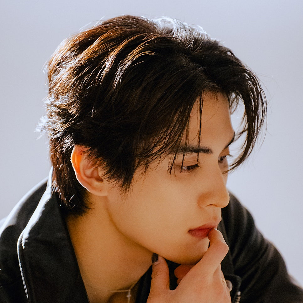 Latest photo of Taeyang (SF9)