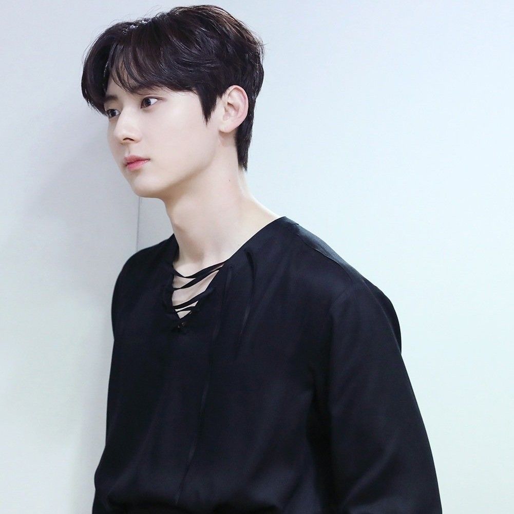 Behind-the-scenes cut of Hwang Minhyun