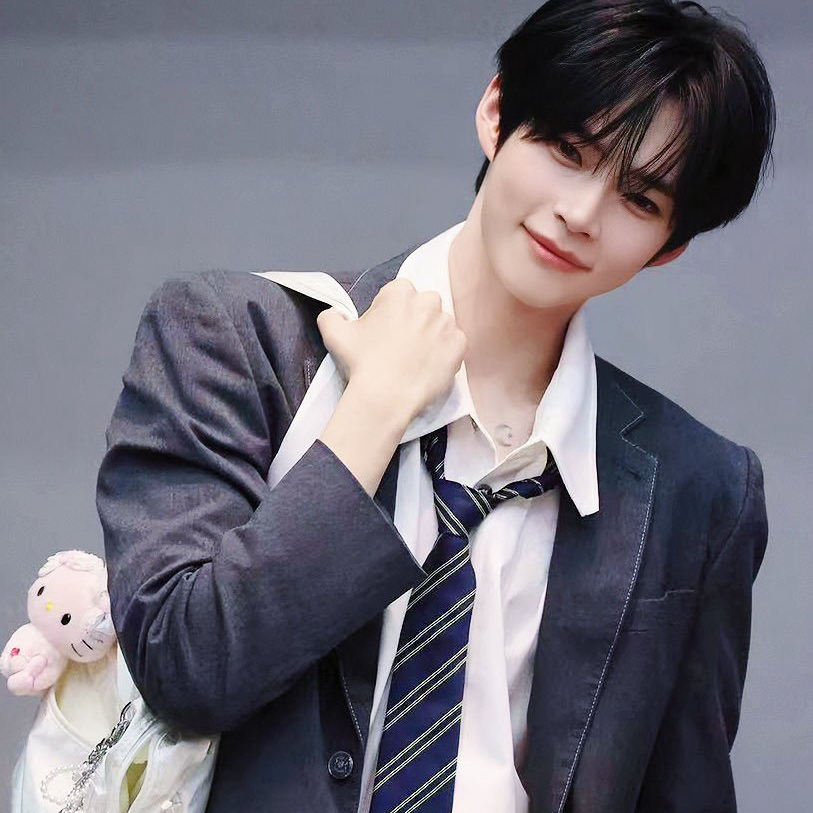 Behind-the-scenes cut of Sung Hanbin (ZEROBASEONE)