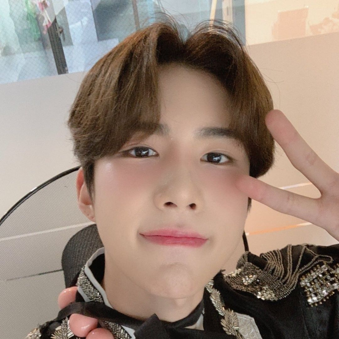 A moment captured by Wow (A.C.E)'s fan