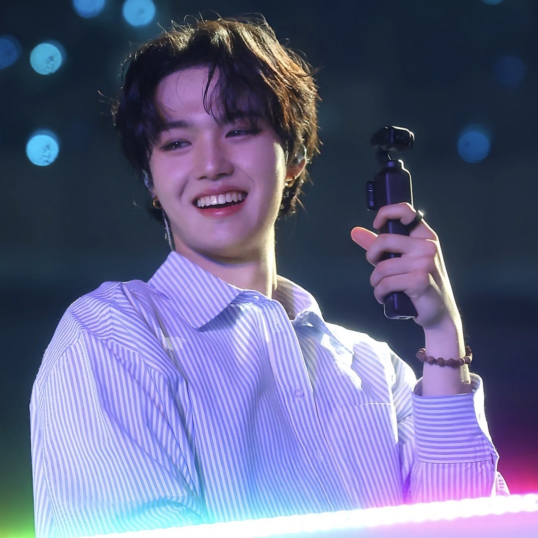 Recent activity shot of Doyoung (TREASURE)