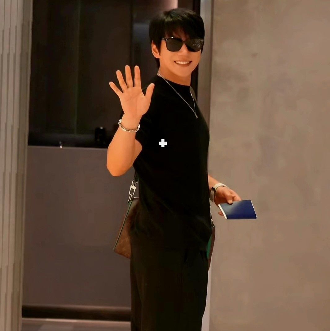 Latest photo of Hwang Chiyeol
