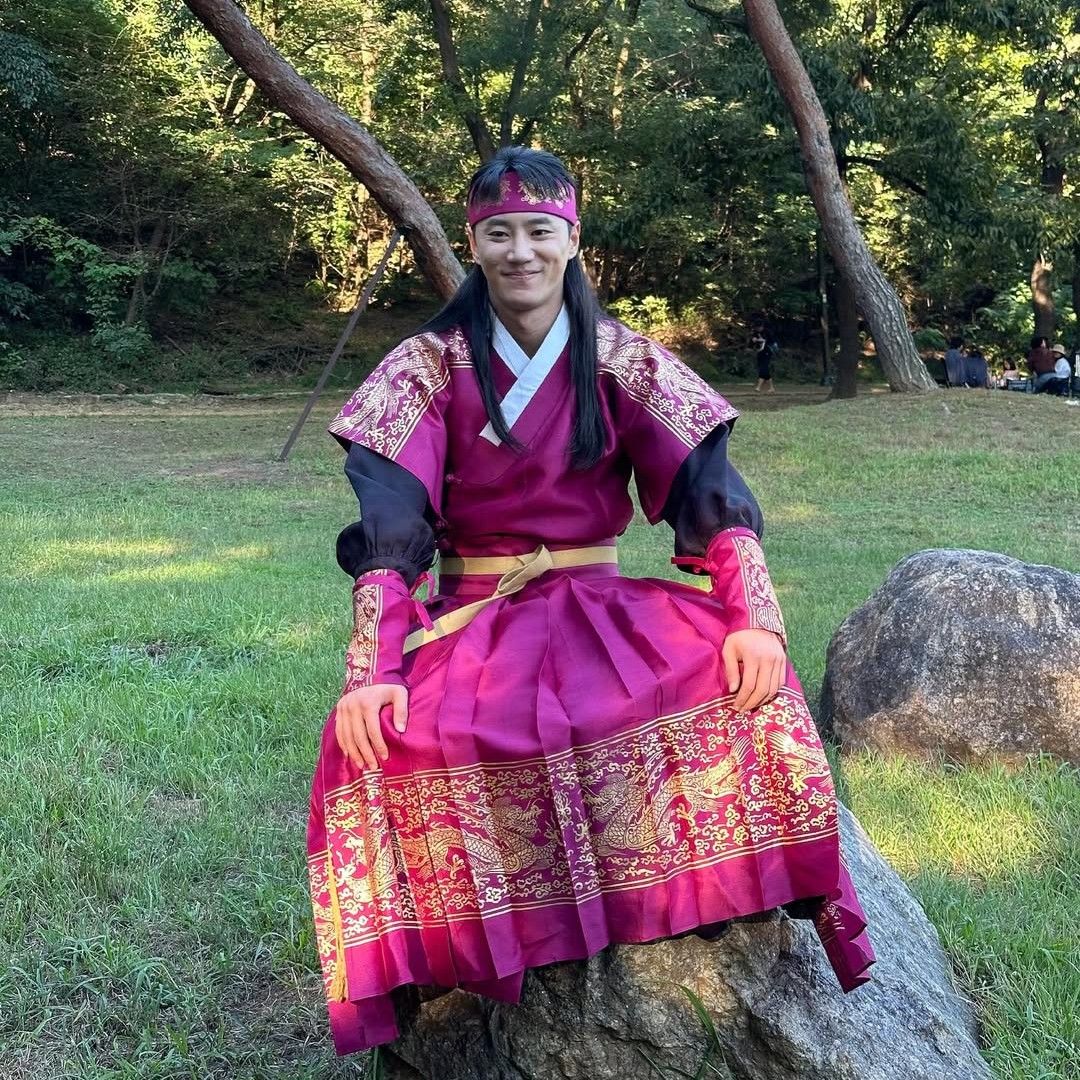 Behind-the-scenes cut of Lee Junyoung