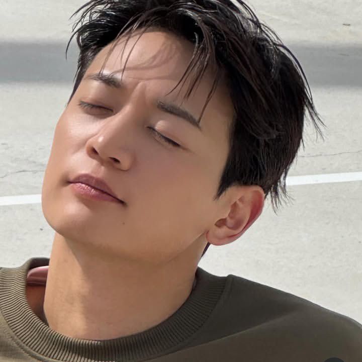 A moment captured by Minho (SHINee)'s fan