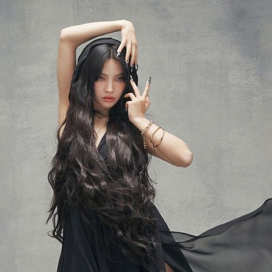 Behind-the-scenes cut of Soyeon (i-dle)
