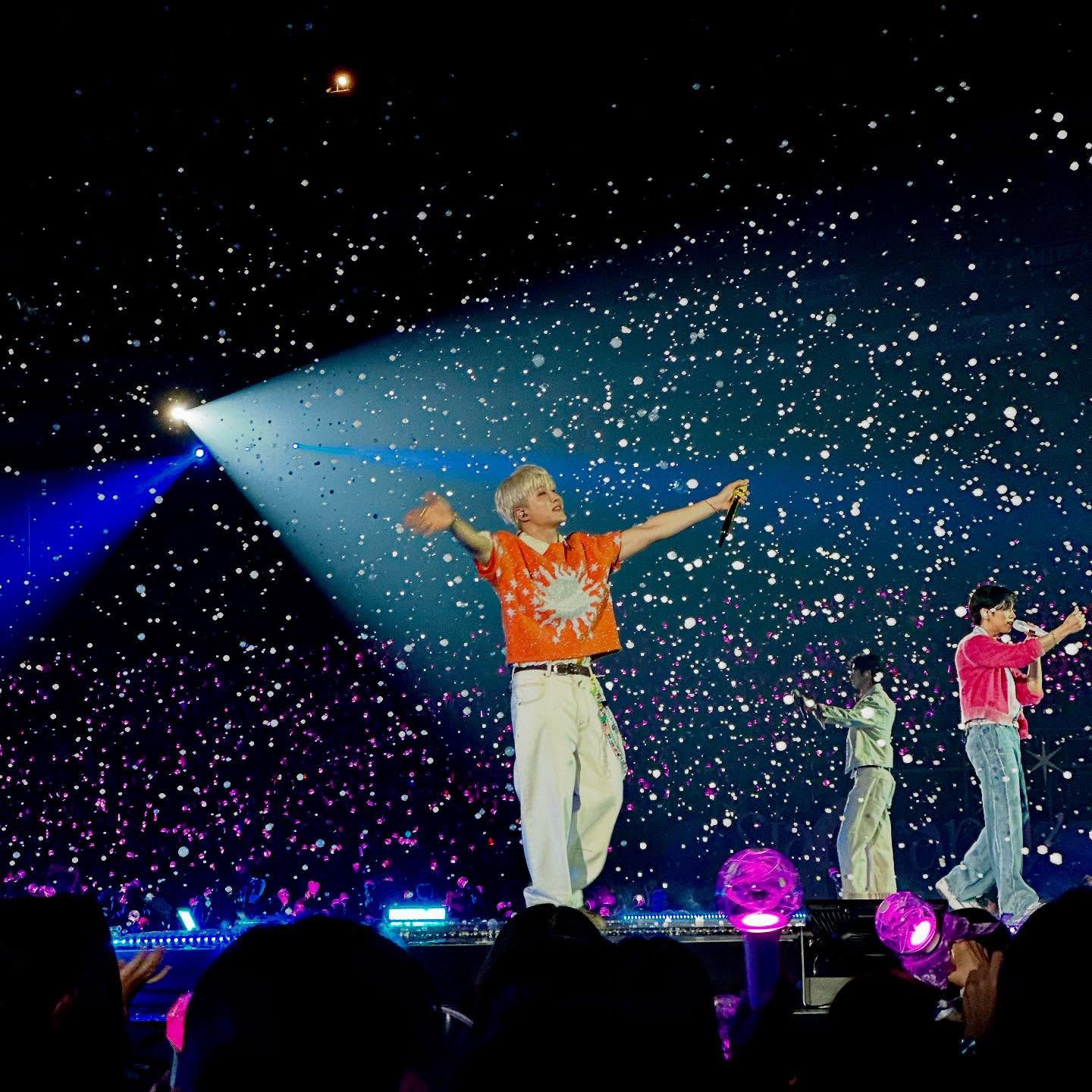 A moment captured by Jinjin (ASTRO)'s fan