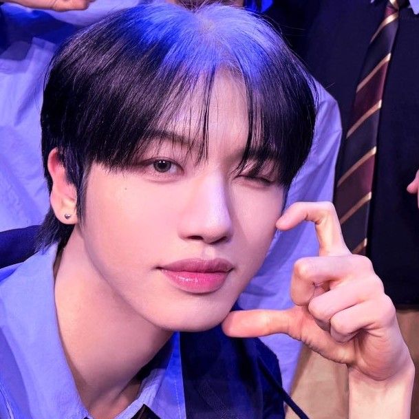 Behind-the-scenes cut of Huiwon (n.SSign)