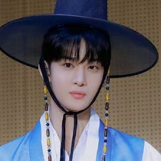 Behind-the-scenes cut of Bae Jinyoung