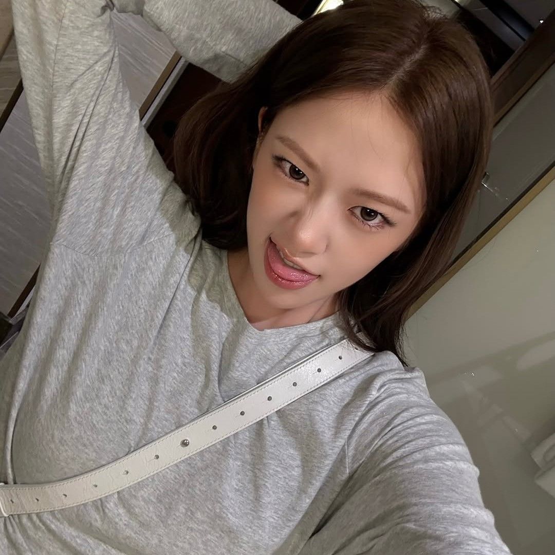 A moment captured by An Yujin (IVE)'s fan