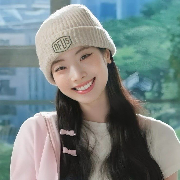Behind-the-scenes cut of Dahyun (TWICE)