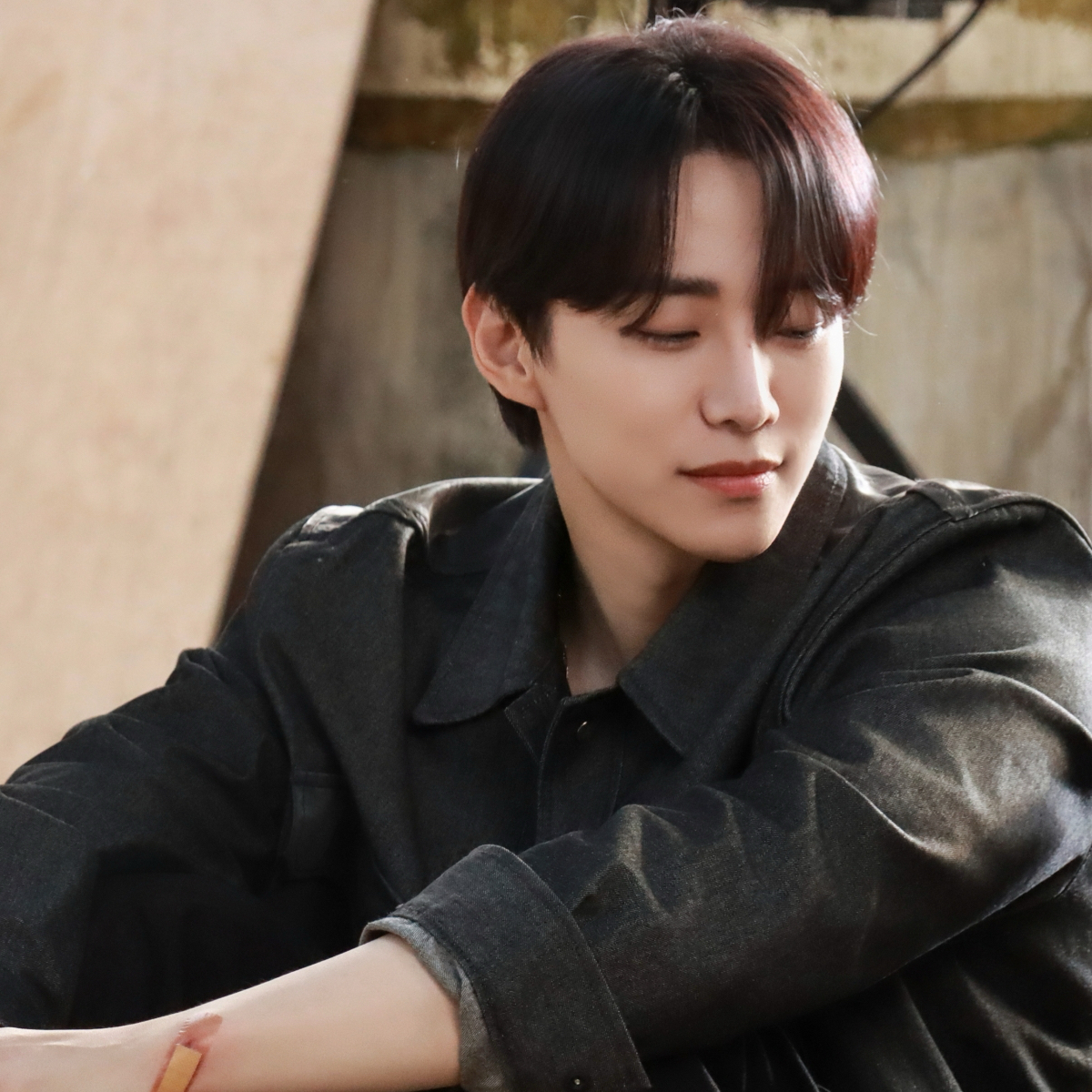 Behind-the-scenes cut of Junho (2PM)