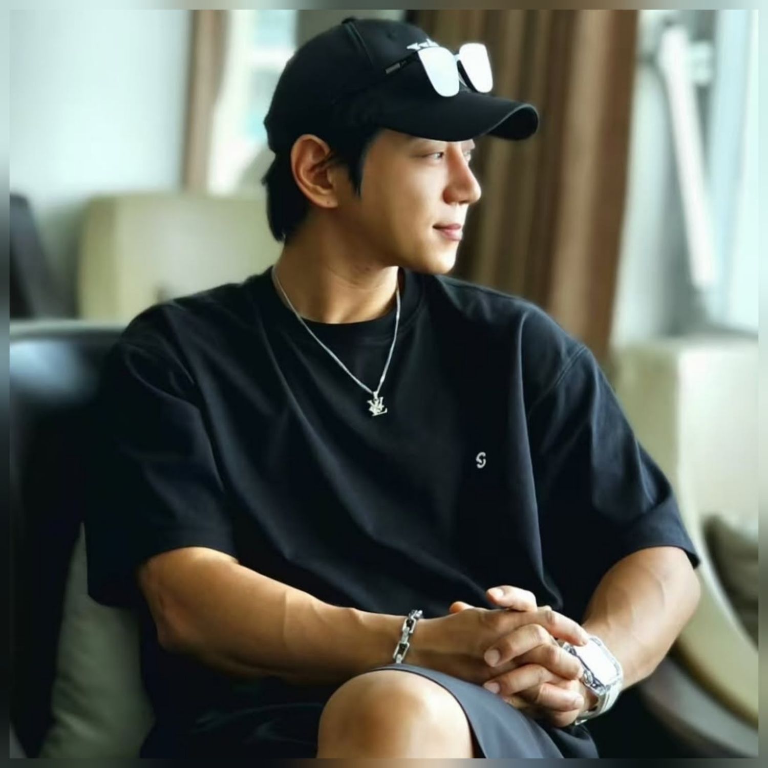 Behind-the-scenes cut of Hwang Chiyeol