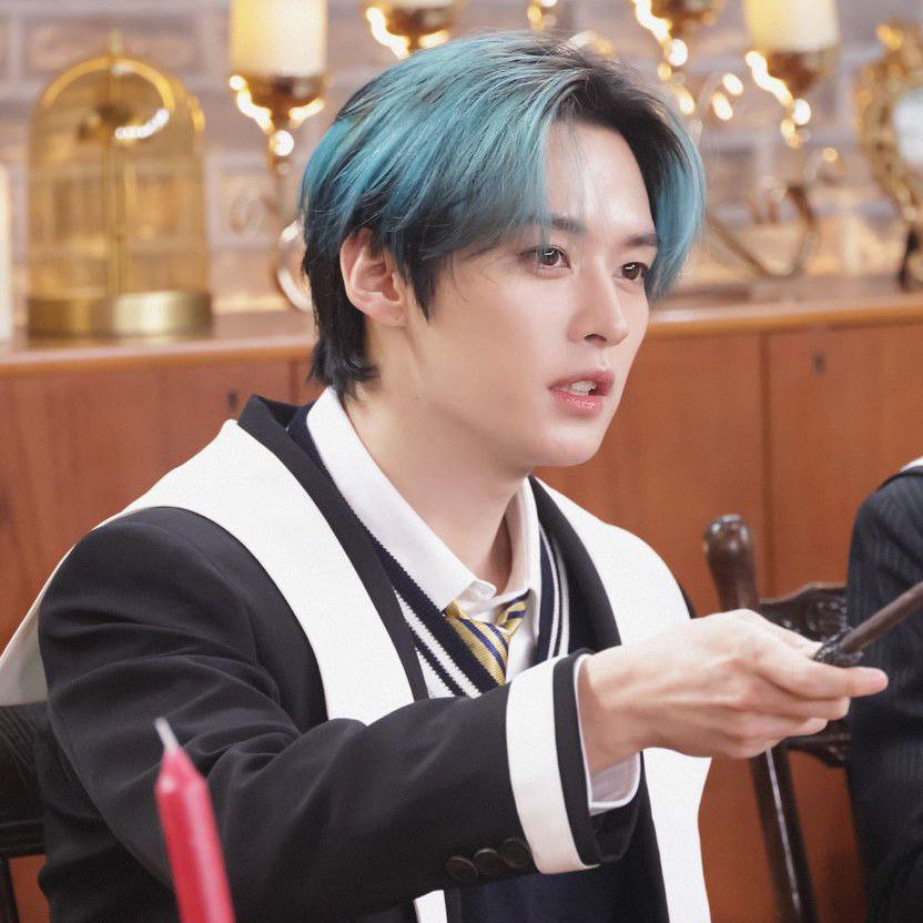 Behind-the-scenes cut of Stray Kids