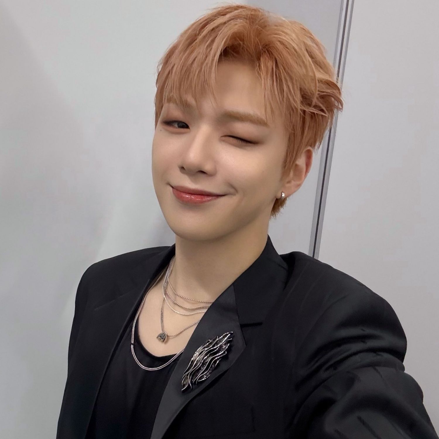 Behind-the-scenes cut of Kang Daniel