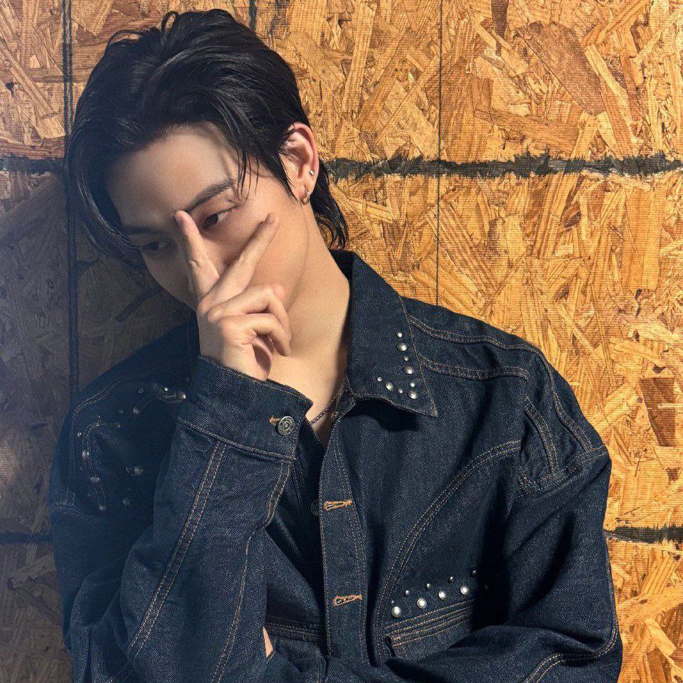 Latest photo of JAY B (GOT7)