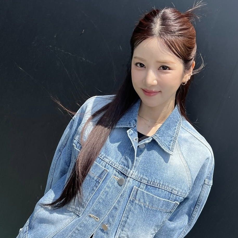 Behind-the-scenes cut of Park Chorong (Apink)