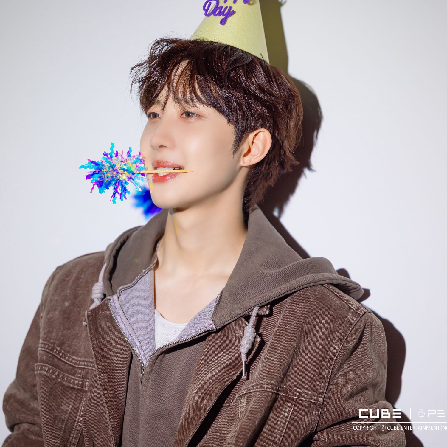 A moment captured by Hui (PENTAGON)'s fan