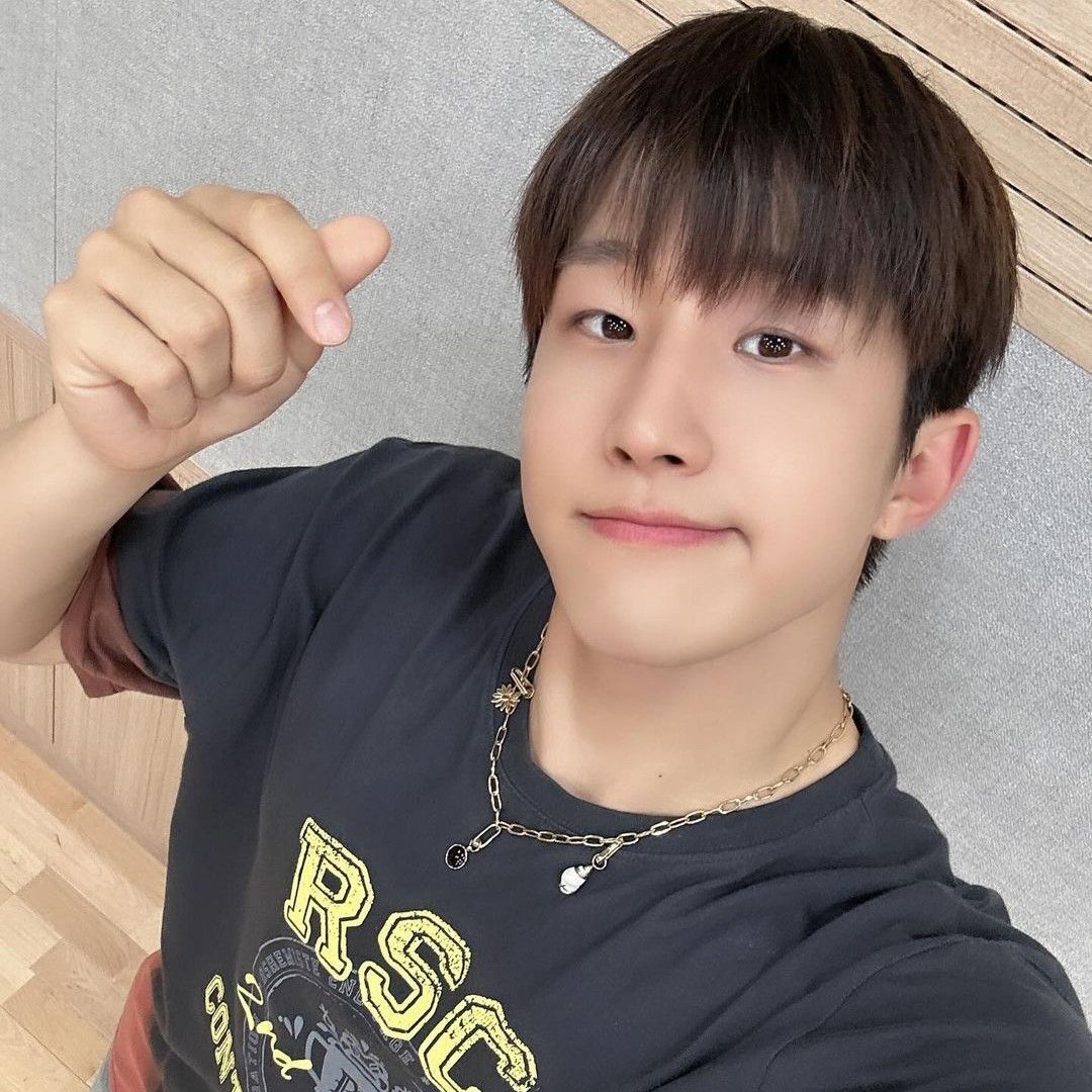 A moment captured by Jinjin (ASTRO)'s fan