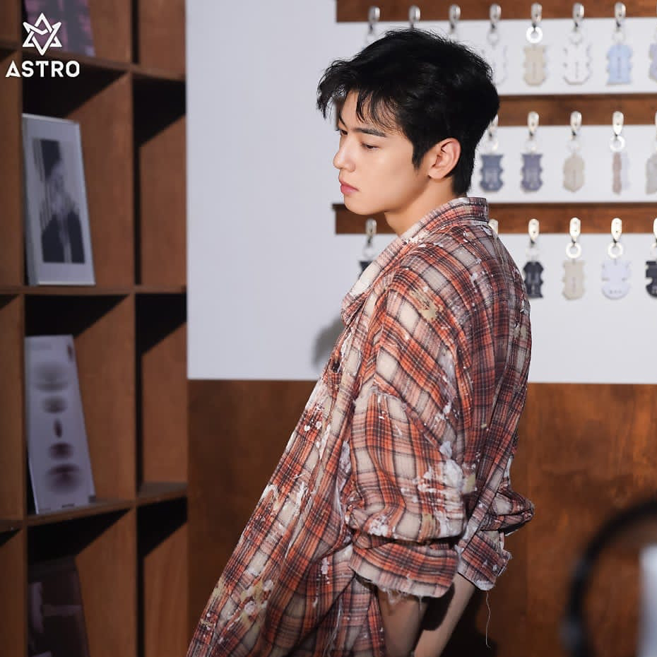 ASTRO的最新照片