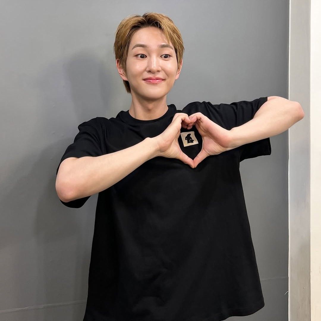 Behind-the-scenes cut of Onew (SHINee)