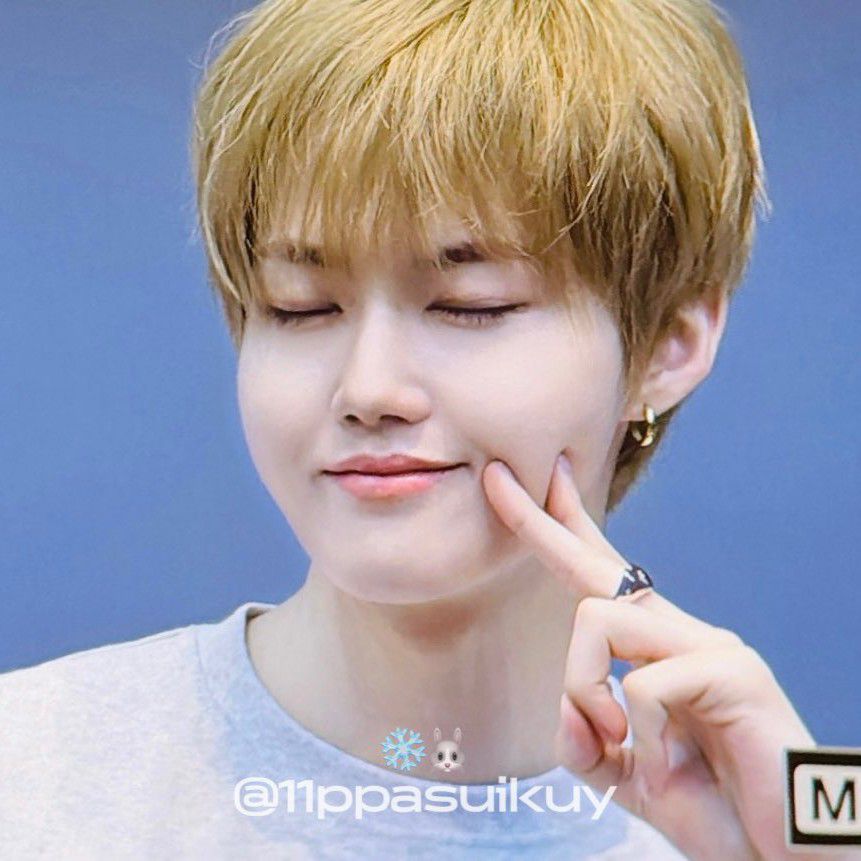Recent activity shot of Doyoung (TREASURE)
