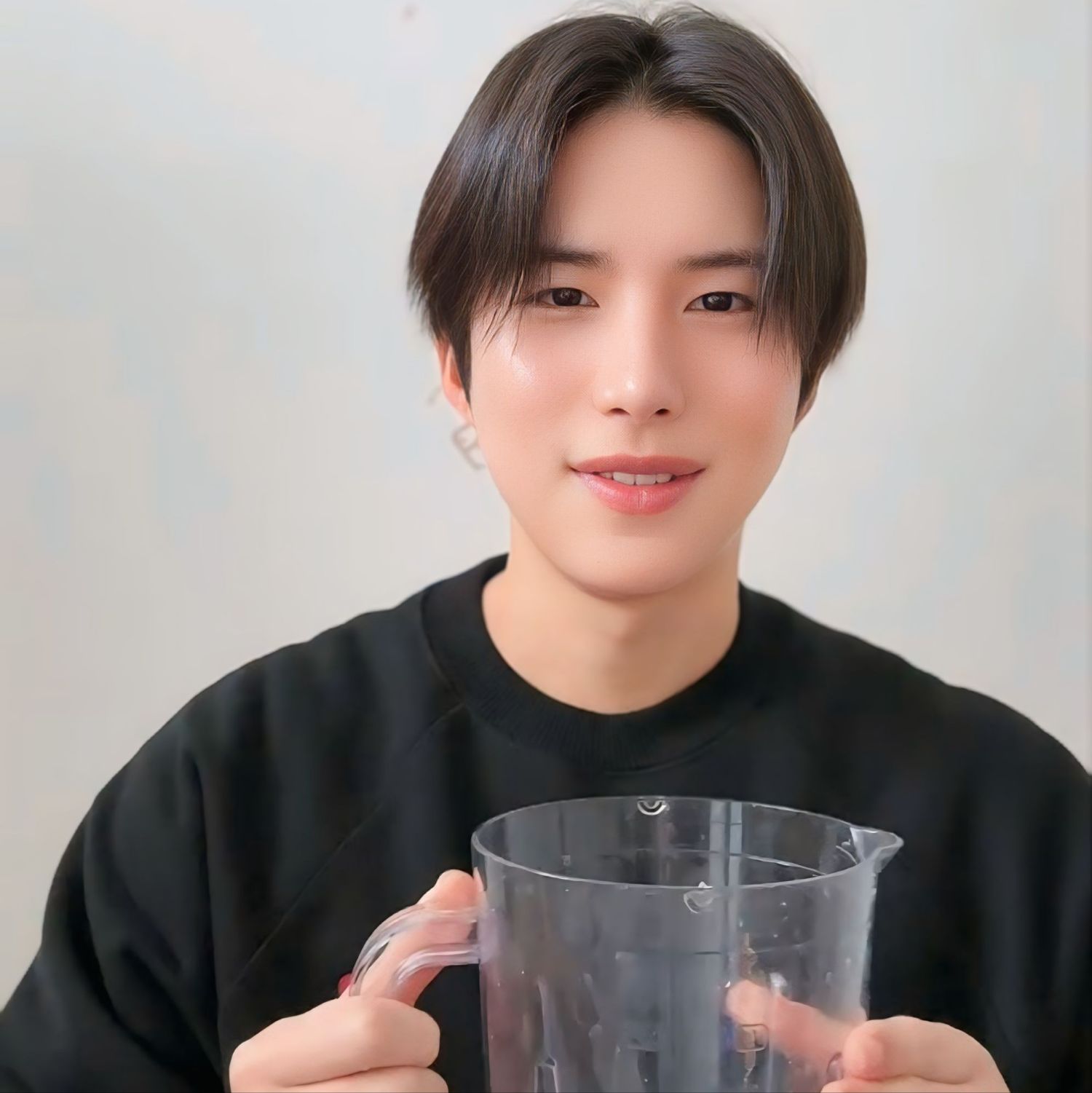 Behind-the-scenes cut of Wow (A.C.E)