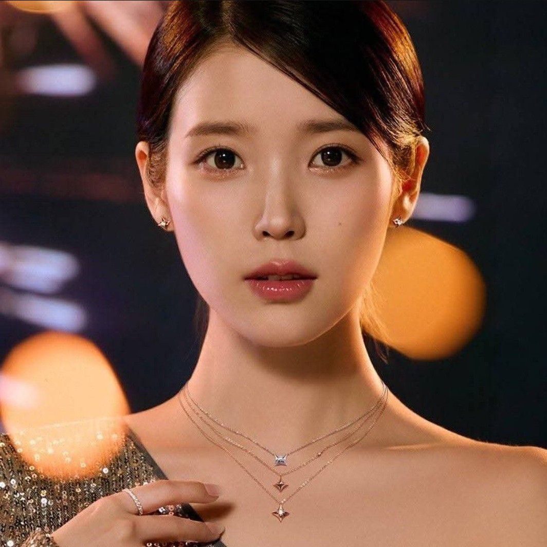 아이유 최근 활동샷