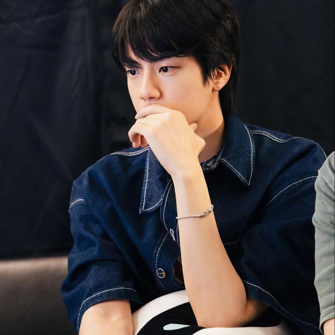 진 (방탄소년단)의 최신 사진