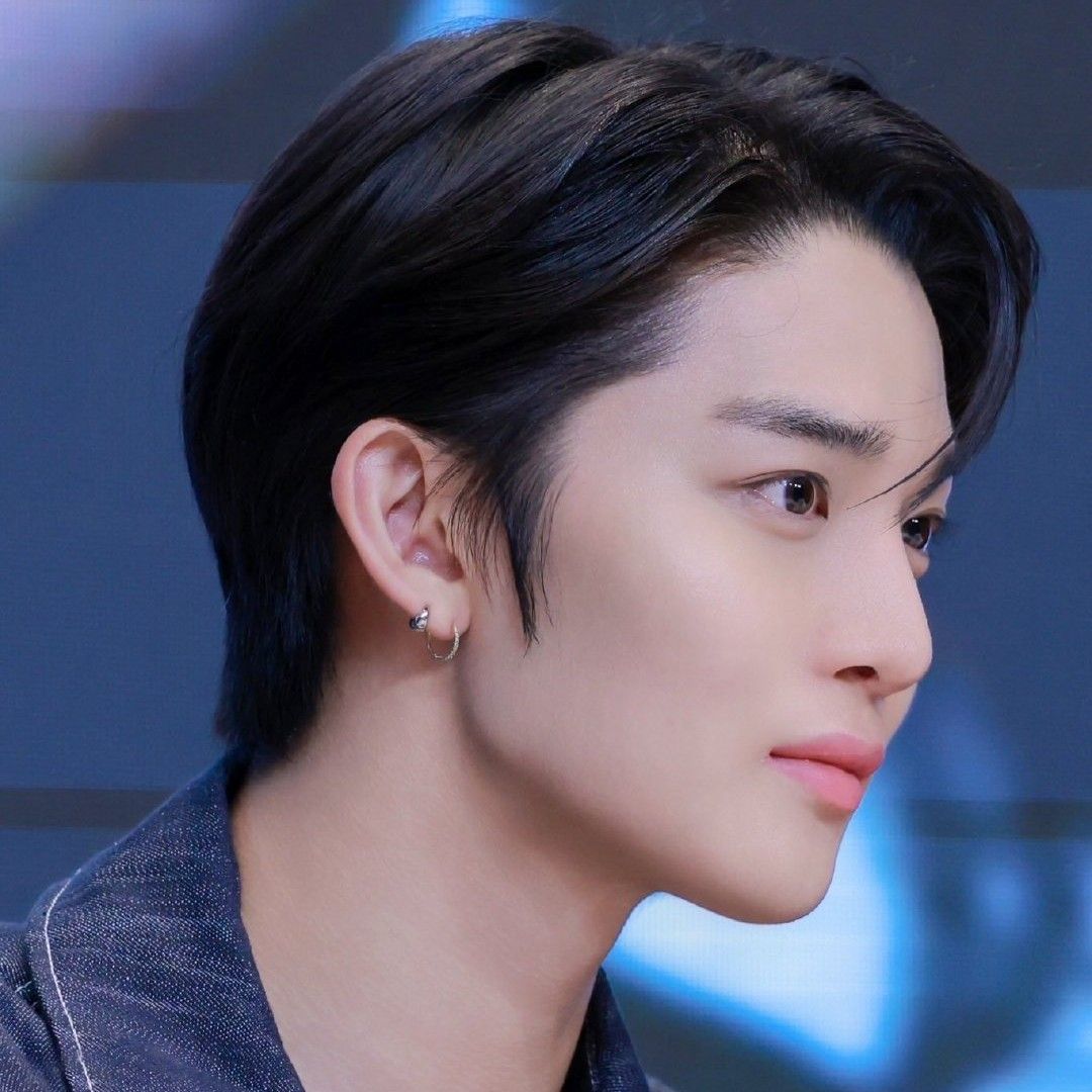 Foto terbaru Bae Jinyoung