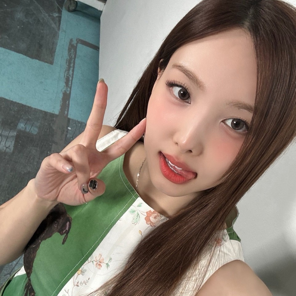 Behind-the-scenes cut of Nayeon (TWICE)
