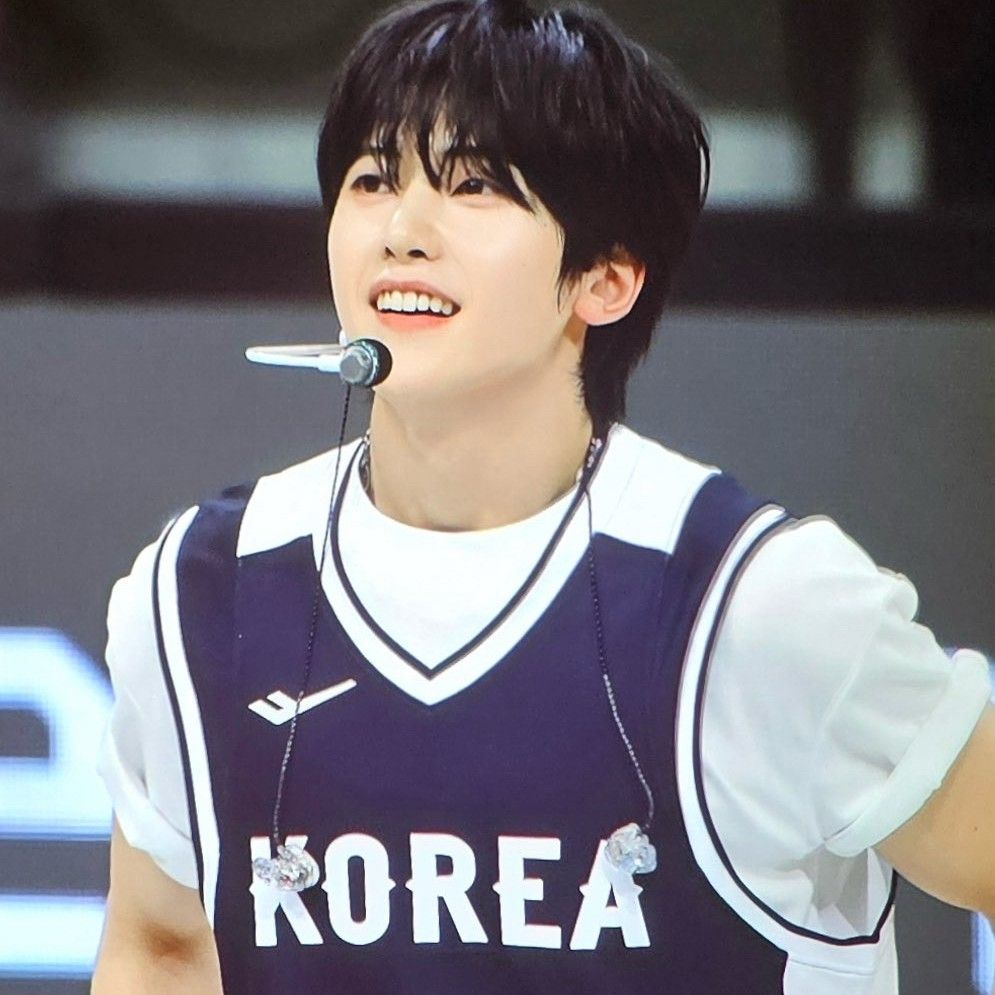 Recent activity shot of Seok Matthew (ZEROBASEONE)