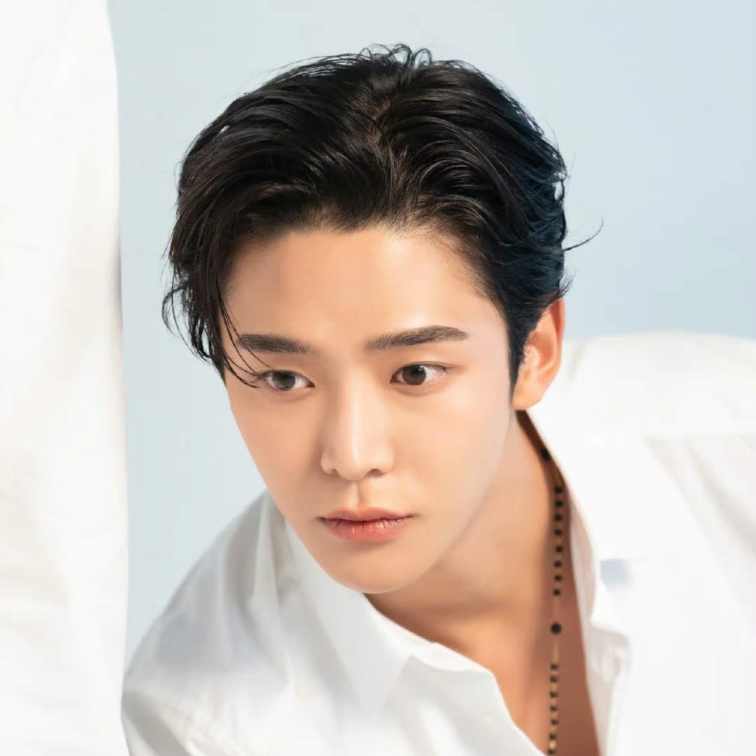 Behind-the-scenes cut of Rowoon