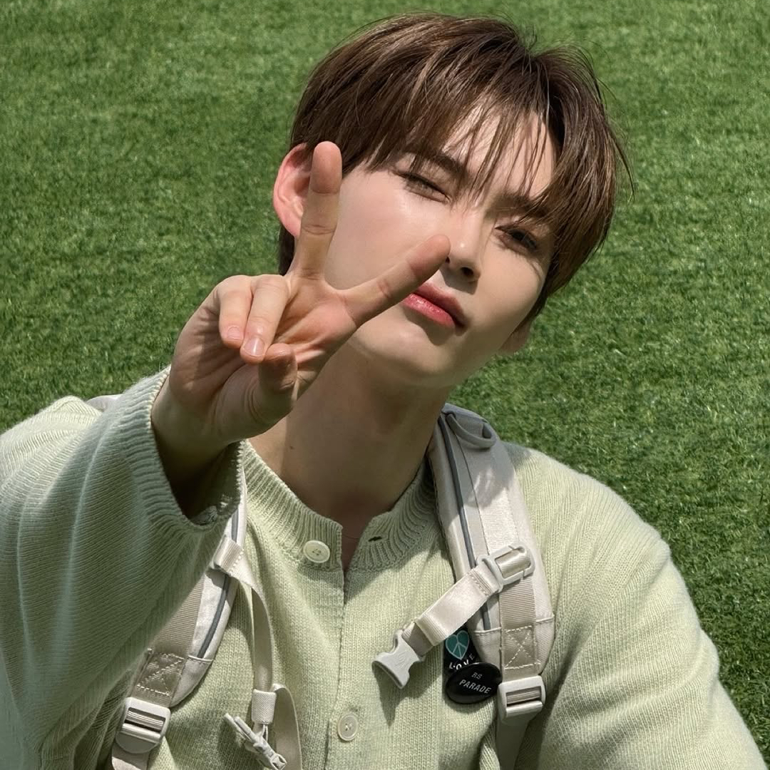 Behind-the-scenes cut of Sung Hanbin (ZEROBASEONE)